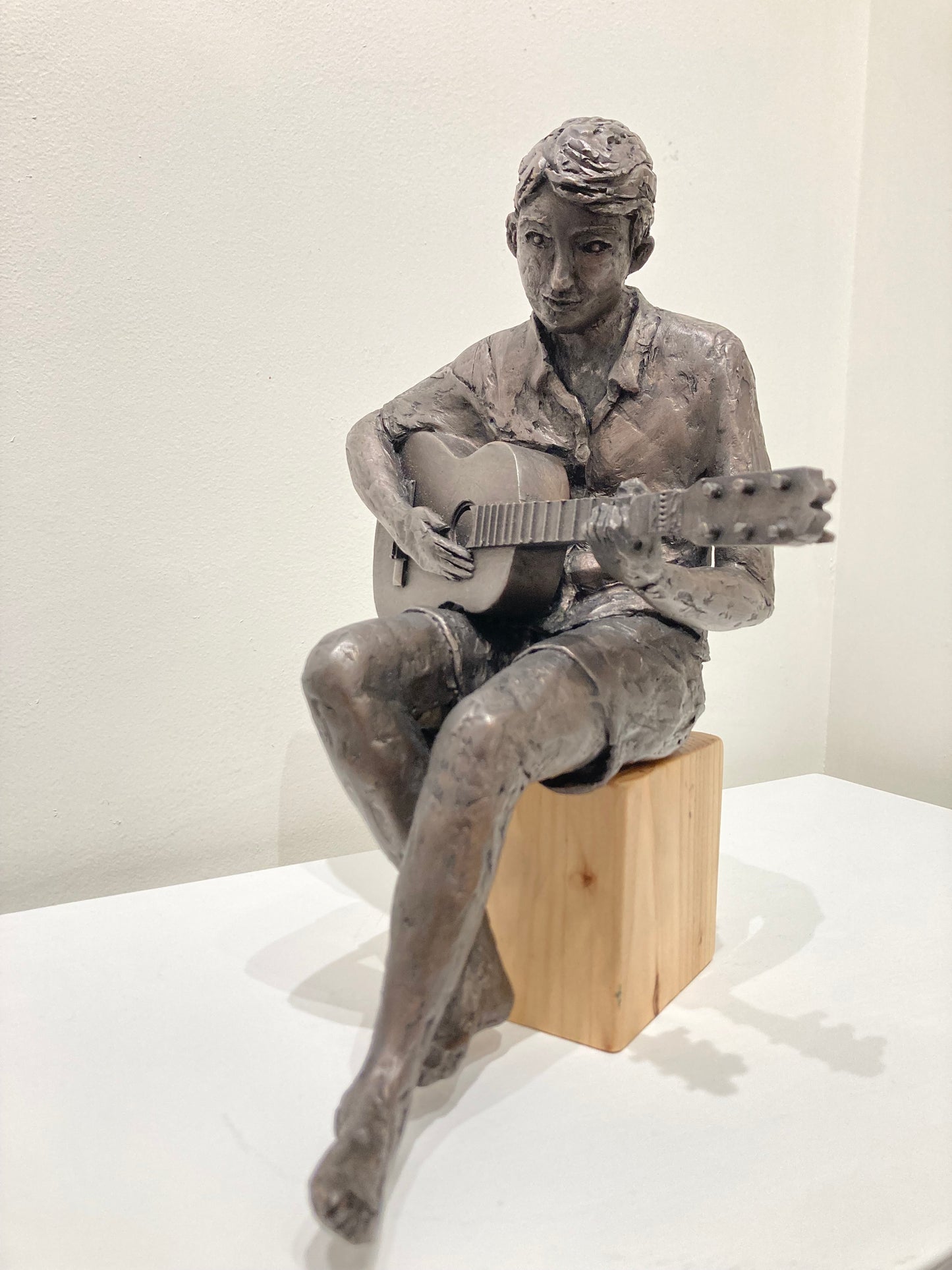 Guitar Player - bronze