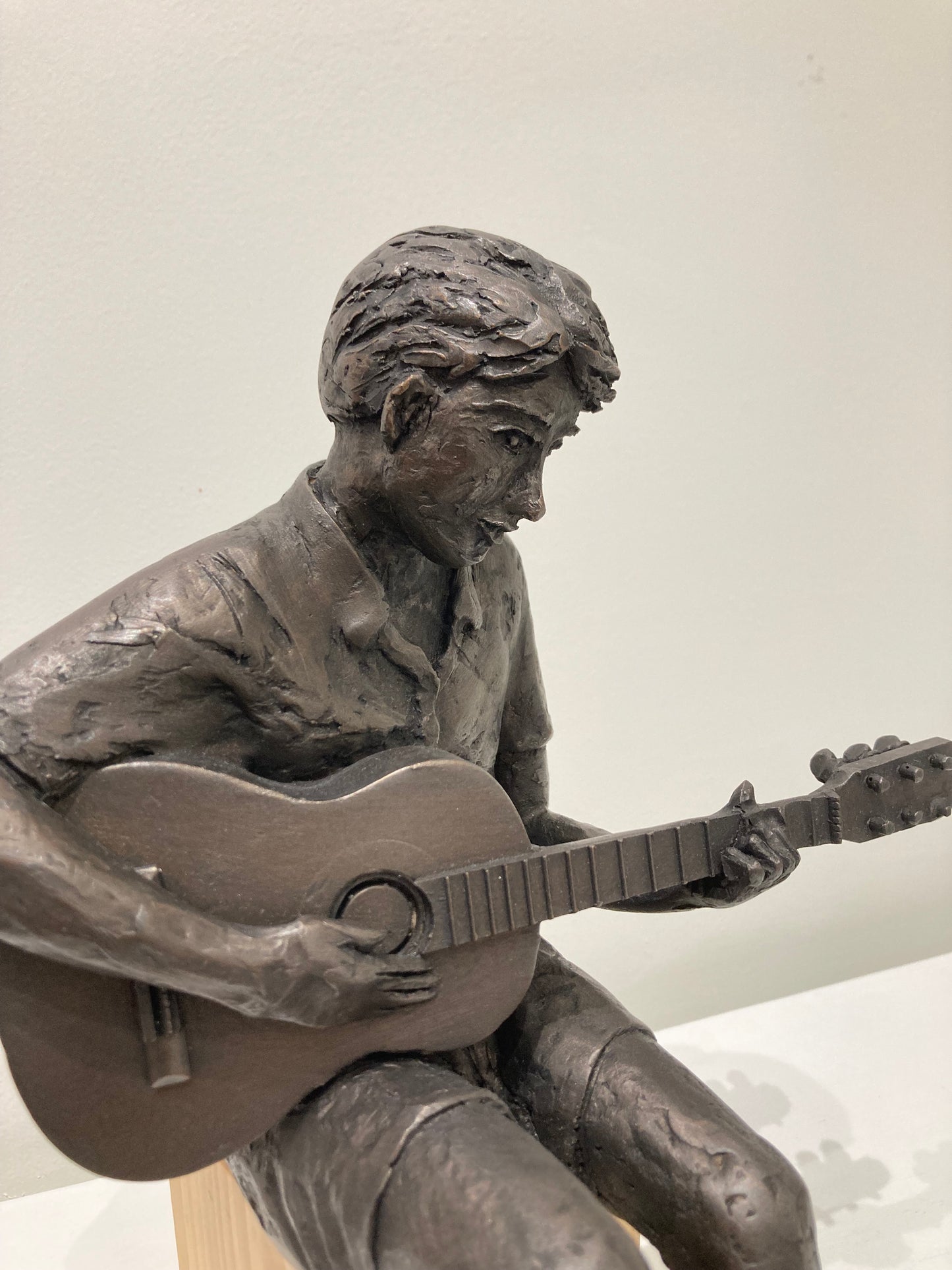 Guitar Player - bronze