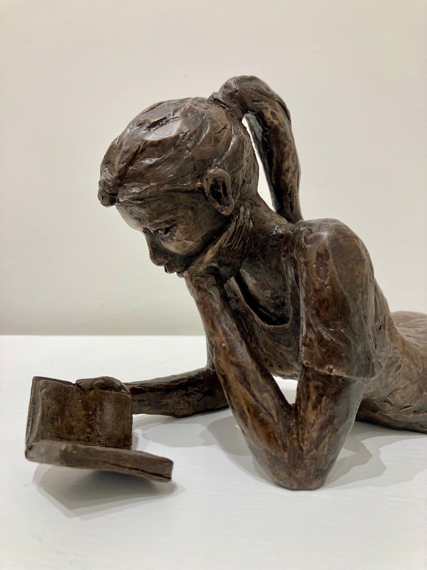 Reading Girl with a ponytail - bronze